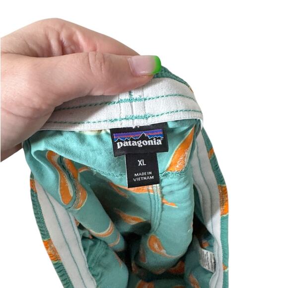 Patagonia Women's 5 In. Baggies Green Melon Print XL Rare Hike Camp Outdoor - Picture 6 of 9